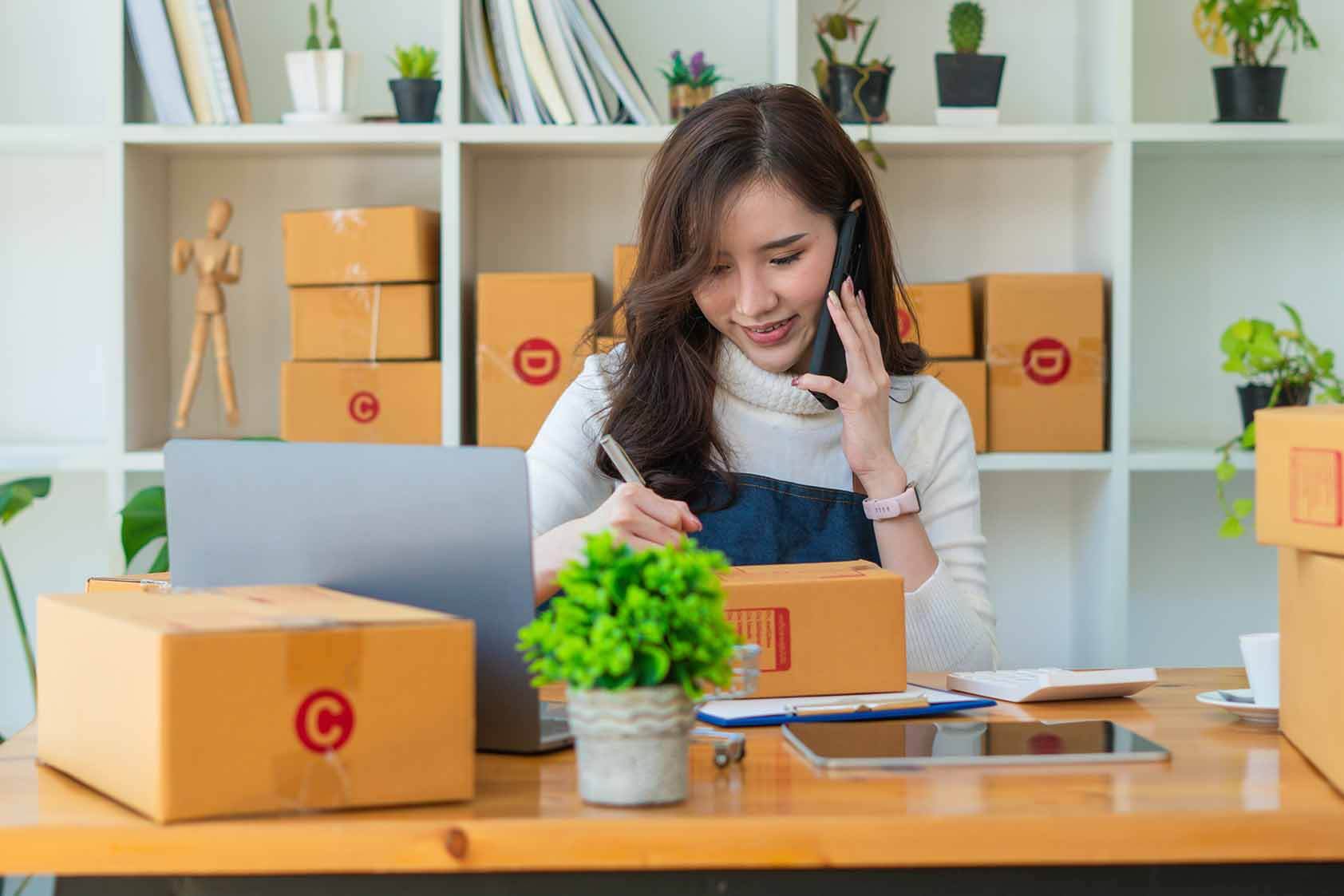 young-asian-woman-entrepreneur-working-at-home-off-2025-01-10-11-28-31-utc (1) atencion cliente retail